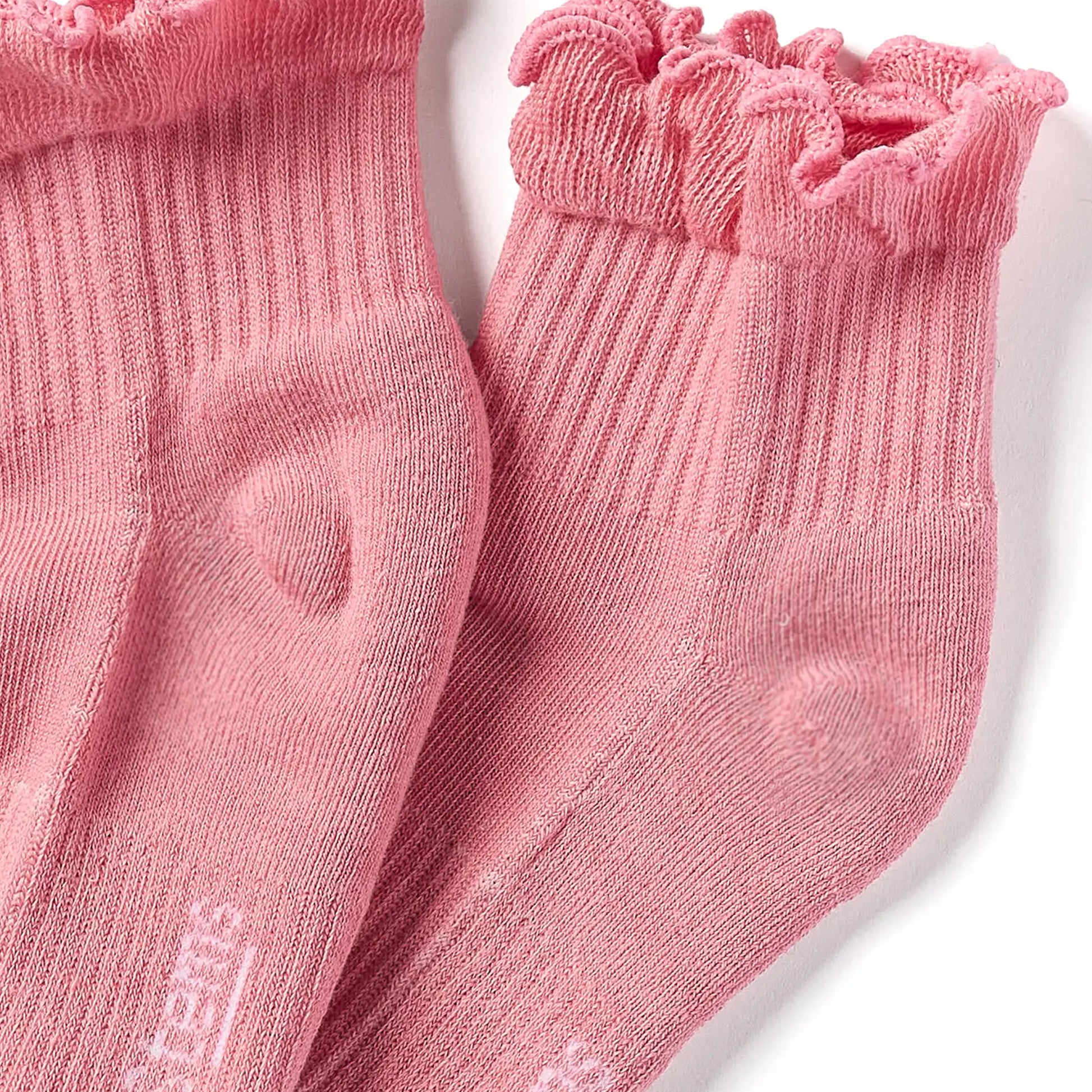 Ruffle Twist Ankle Socks