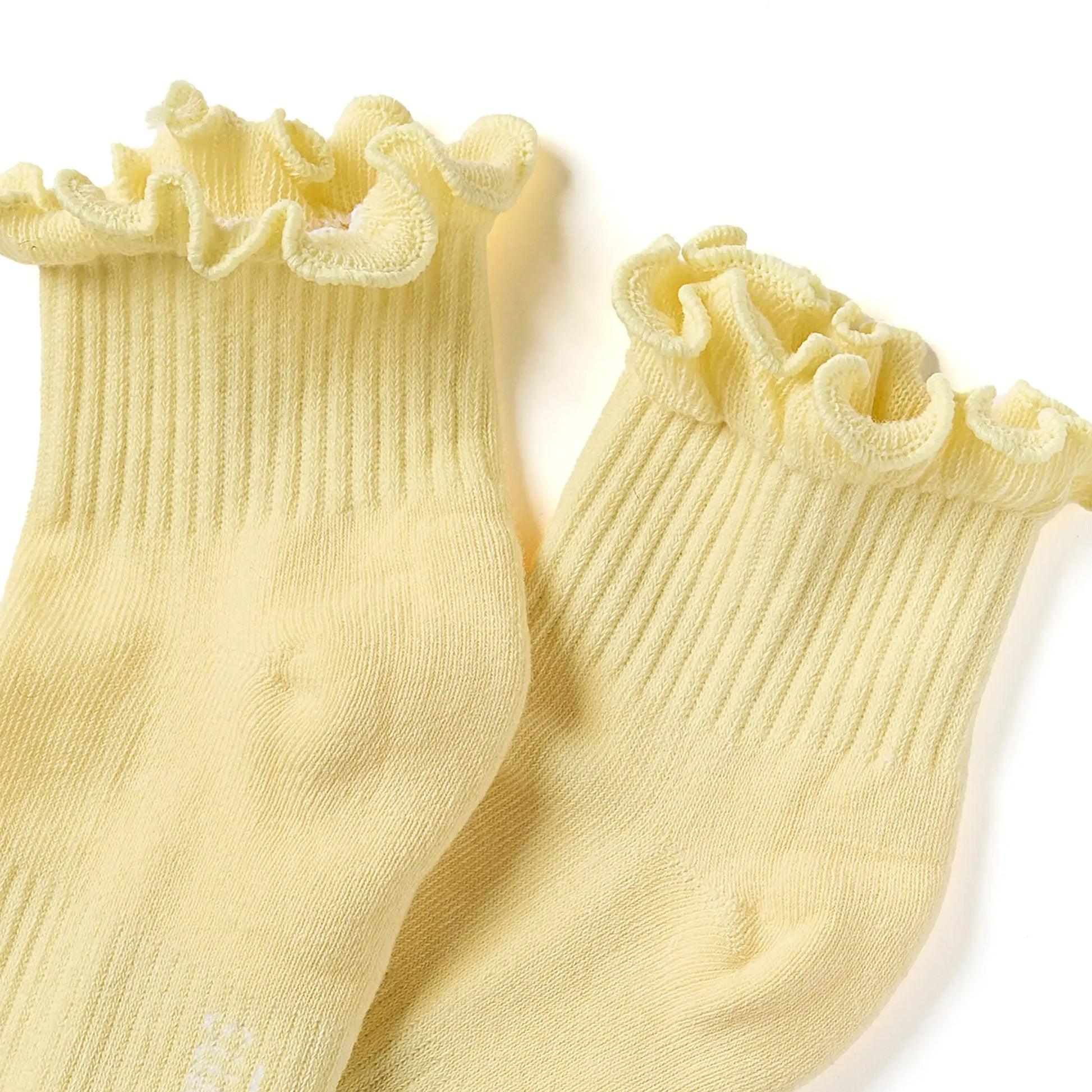 Ruffle Twist Ankle Socks